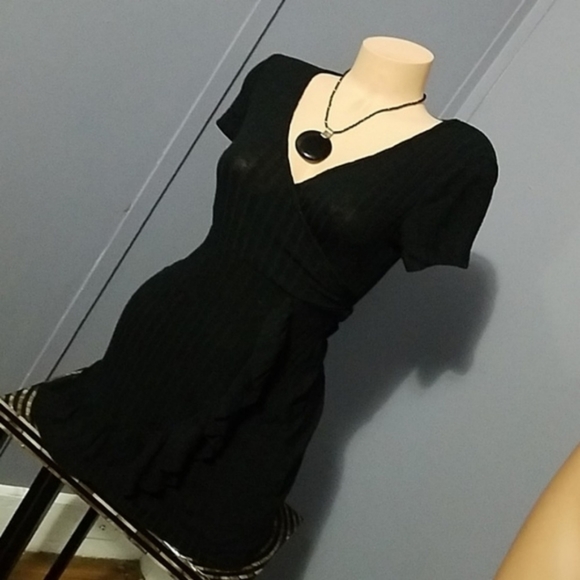 Stunning Chic & Sexy Faux Wrap Dress - Picture 2 of 7